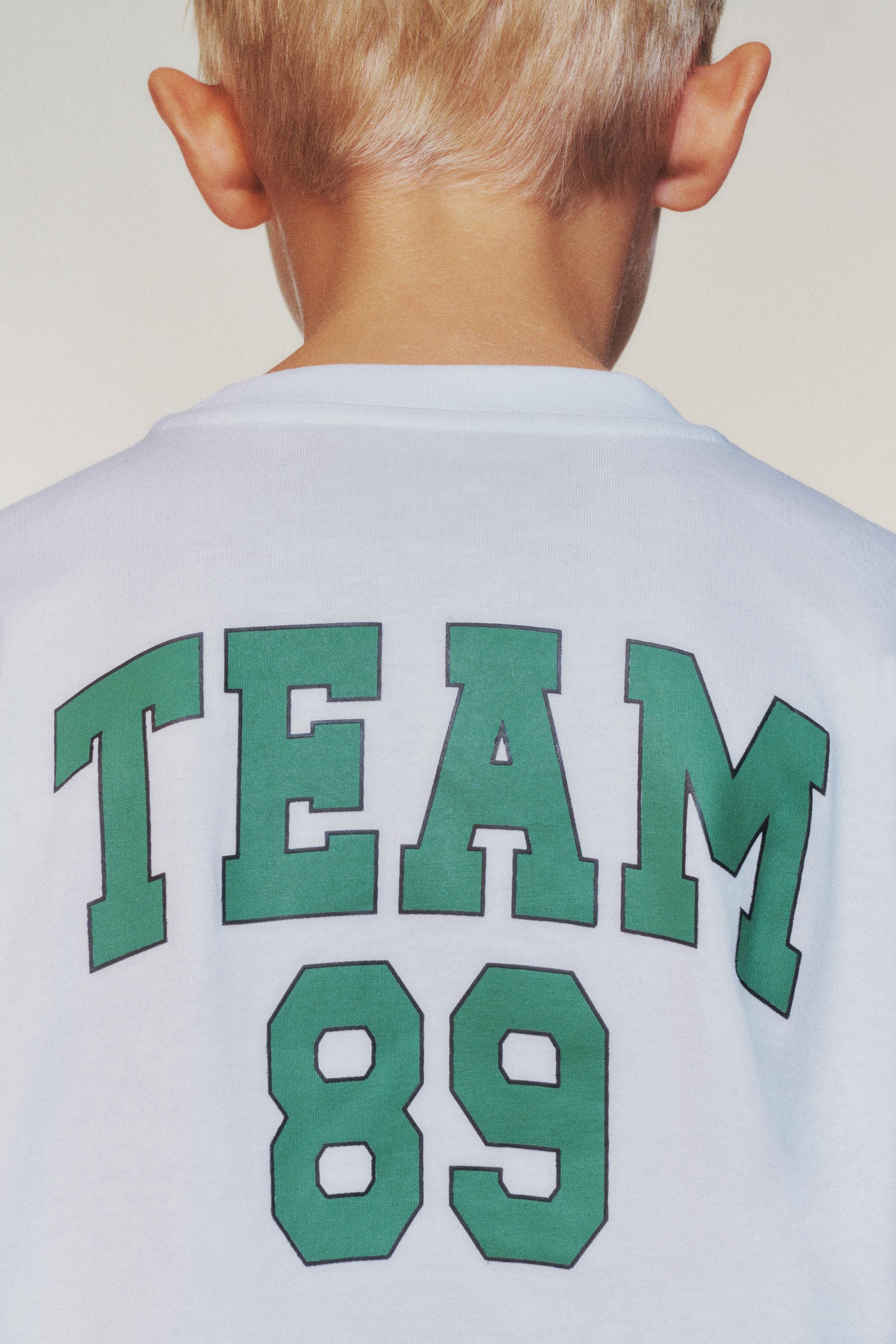 T-SHIRT JOGGING À ÉTIQUETTE